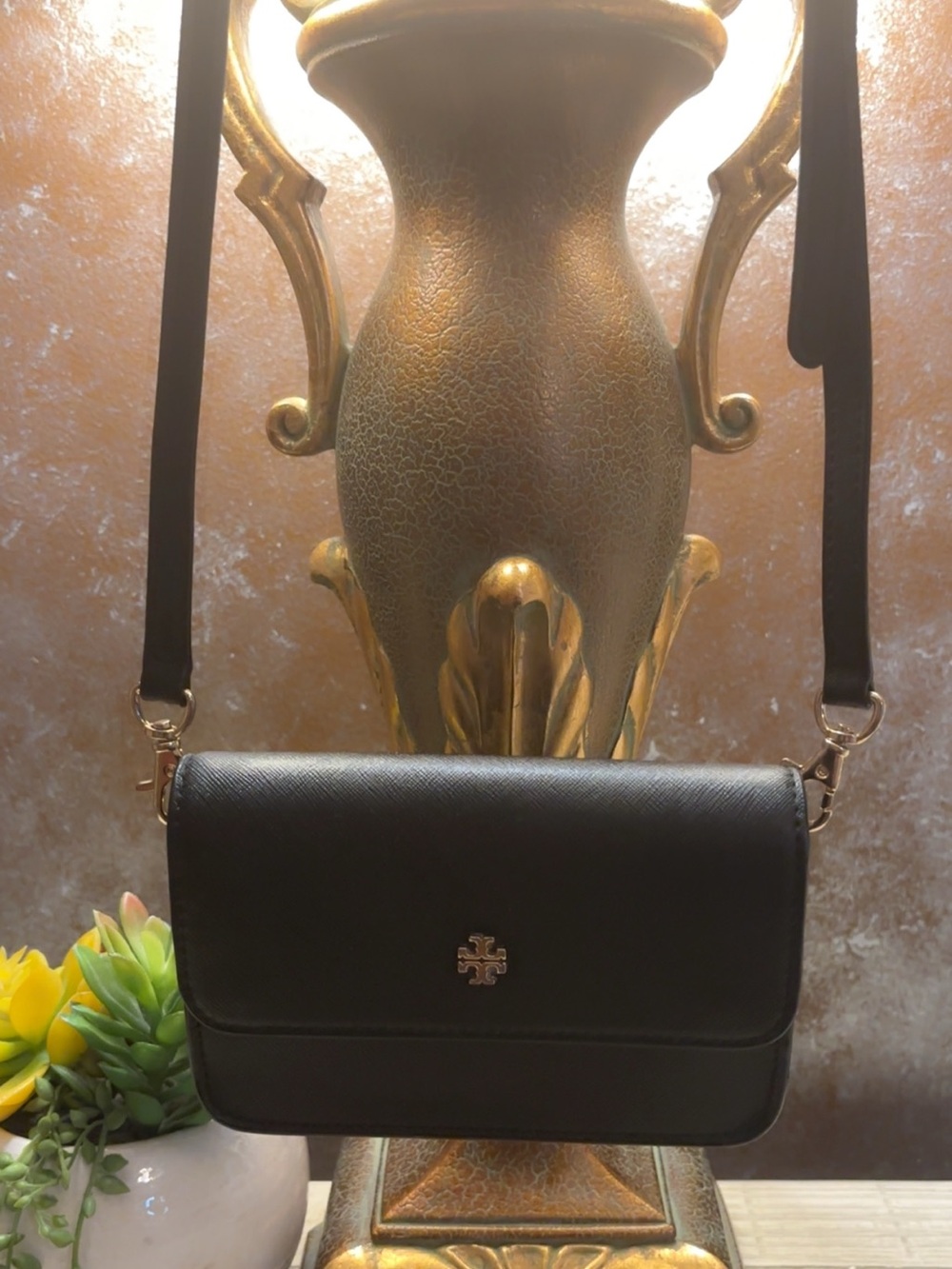 Like New ~ Tory Burch Black Perry Saffiano Crossbody Bag with Gold Logo - Picture 3 of 4